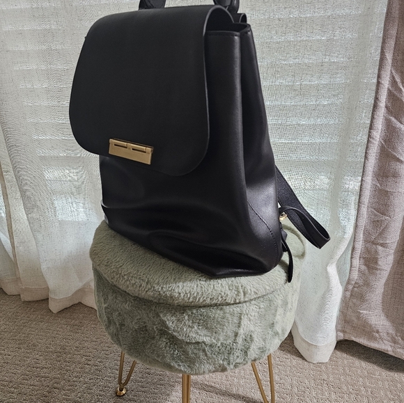 Backpack - Picture 3 of 6